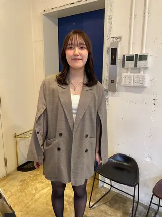 ミディアム カラー MIOベージュカラー 柔らかいカラーのヘアスタイル