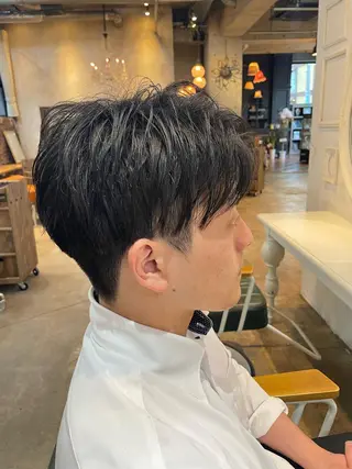 メンズ ミルクティー× グレージュMOMOのヘアスタイル