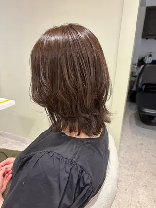 ミディアム カラー 安田 妃良のヘアスタイル