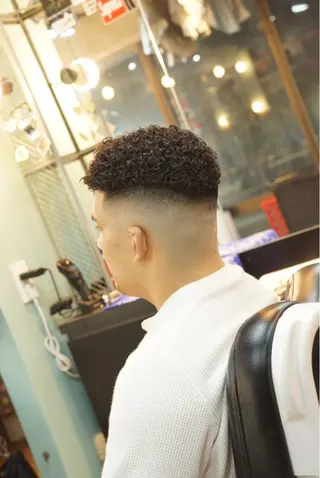 ショート パーマ メンズ TIGHT SWAG BARBERWORKS所属・メンズカット/ 三軒茶屋/YUTOのヘアスタイル