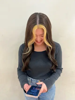 ロング カラー 荒川 三希のヘアスタイル