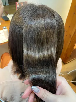 ミディアム カラー wakana／ カット／ハイライトのヘアスタイル