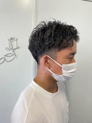 パーマ メンズ La fith hair ray 札幌店所属・顔まわり/W カラー/リョウのヘアスタイル