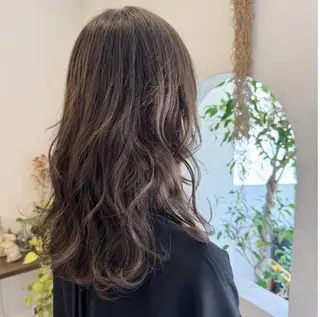 はしもとひより/ 艶カラー/ストレートのヘアスタイル