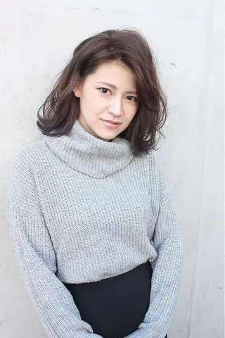 ミディアム カラー 川越 輝梨奈のヘアスタイル