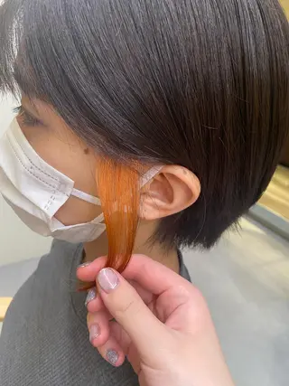 カラー 勝海 絢音のヘアスタイル