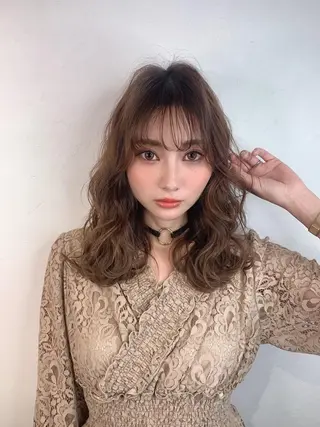 ミディアム ＿WHITE鳳店 アンダーバーホワイトのヘアスタイル