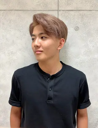 ショート issei 梅田ハイトーン⭐️のヘアスタイル