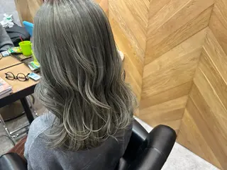 セミロング カラー 柔らかカラー🥛 mayucoのヘアスタイル