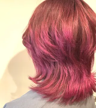 ミディアム カラー クワハラ イオリのヘアスタイル