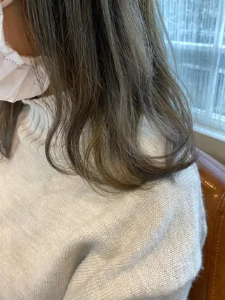 セミロング 岡本 真実のヘアスタイル