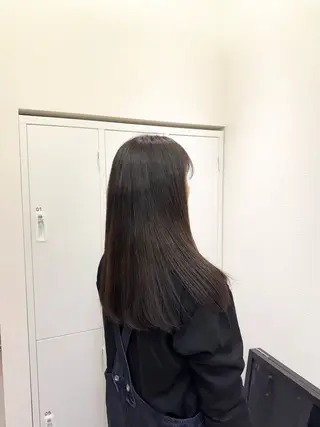 セミロング RosierBlue 工藤のヘアスタイル