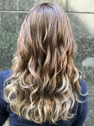 ロング カラー uno pulir【ウノプリール】西梅田ハービスプラザ店所属・海外レイヤー/ 梅田美容室のヘアスタイル