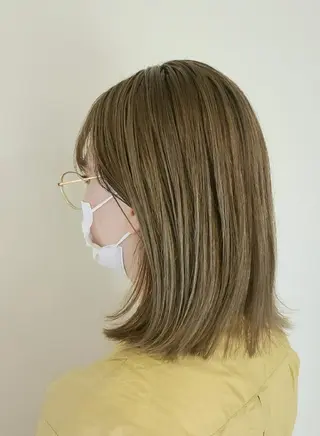 ミディアム 赤松 摩美のヘアスタイル