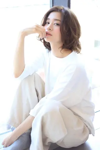 ミディアム 松島 涼花のヘアスタイル