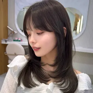 セミロング カラー 似合わせレイヤー 透明感カラーのヘアスタイル