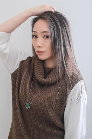 ロング カラー 伊藤 裕貴のヘアスタイル