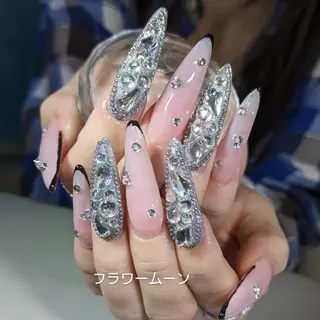 ネイル フラワー ムーンのネイルデザイン