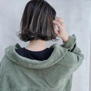 ショート カラー _WHITE 天王寺のヘアスタイル