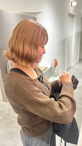 ミディアム カラー オリーブベージュ/ ブリーチなし透明感のヘアスタイル