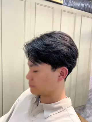 メンズ メンズ職人/センター パート/富沢真斗のヘアスタイル