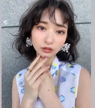 ミディアム カラー パーマ ネイル マツエク・マツパ 仲西 愛鈴のヘアスタイル