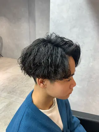 ミディアム パーマ メンズ センターパート/ メンズ特化/植田 柊のヘアスタイル