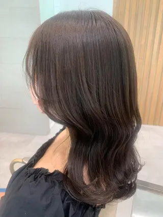 セミロング 近 紗理奈のヘアスタイル