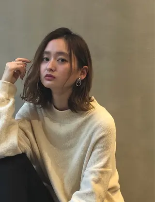 ミディアム 小林 愛花のヘアスタイル