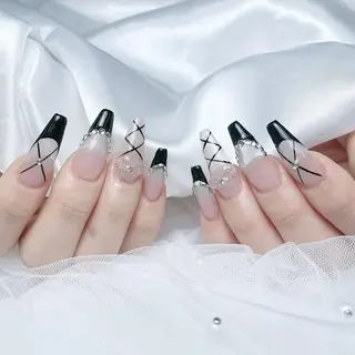 ネイル ❤️‍🔥長さだし専 門店queensのネイルデザイン