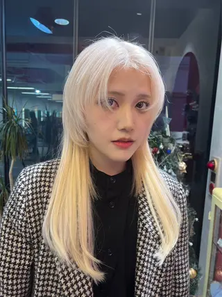 ミディアム カラー BOX mico.のヘアスタイル