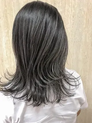 ミディアム カラー BOX mico.のヘアスタイル