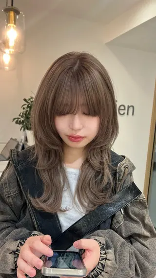 セミロング カラー 透明感カラー🫧 Lien.mihaのヘアスタイル