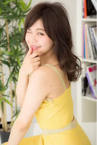 セミロング チーフデザイナー 若林　麻衣のヘアスタイル