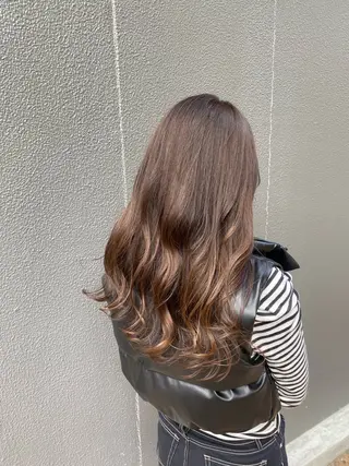 ロング カラー 八木 聖華のヘアスタイル