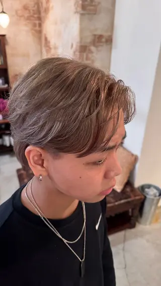 カラー メンズ 菰田 愛輝のヘアスタイル