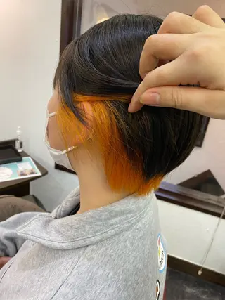 カラー エジリ ナナハのヘアスタイル