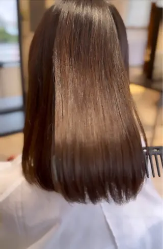 ミディアム 縮毛矯正  髪質改善 酸性ストレート特化のヘアスタイル