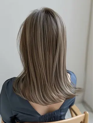 セミロング motoトップカラー リスト/ブリーチカラのヘアスタイル