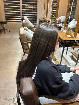 ロング カラー 平良 那生のヘアスタイル