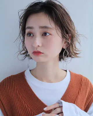 ミディアム カラー SALOWIN梅田茶屋町店所属・ウルフレイヤーカット /チヒロのヘアスタイル