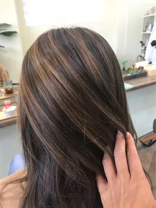 ロング カラー 鶴見 和美のヘアスタイル