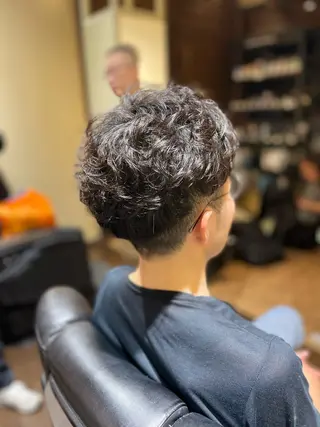 ショート パーマ メンズ 茂木 太郎のヘアスタイル