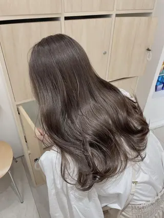 ロング カラー レイヤーカット 透明感カラーのヘアスタイル