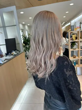 ロング カラー 🍀透明感抜群🍀/ ハイトーンカラーのヘアスタイル