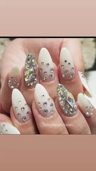 カラー ネイル Chérinail 爪のお手入れのネイルデザイン