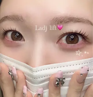 マツエク・マツパ 眉毛まつ毛新宿御苑 riko 🎀ིྀのマツエク・マツパデザイン