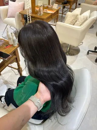 ロング カラー 山﨑 まなかのヘアスタイル