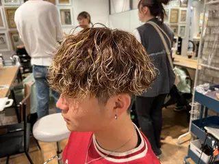 ミディアム メンズ 與座 小遥のヘアスタイル