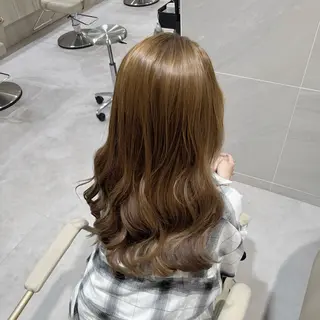 セミロング 韓国風/小顔レイヤー /艶カラーのヘアスタイル